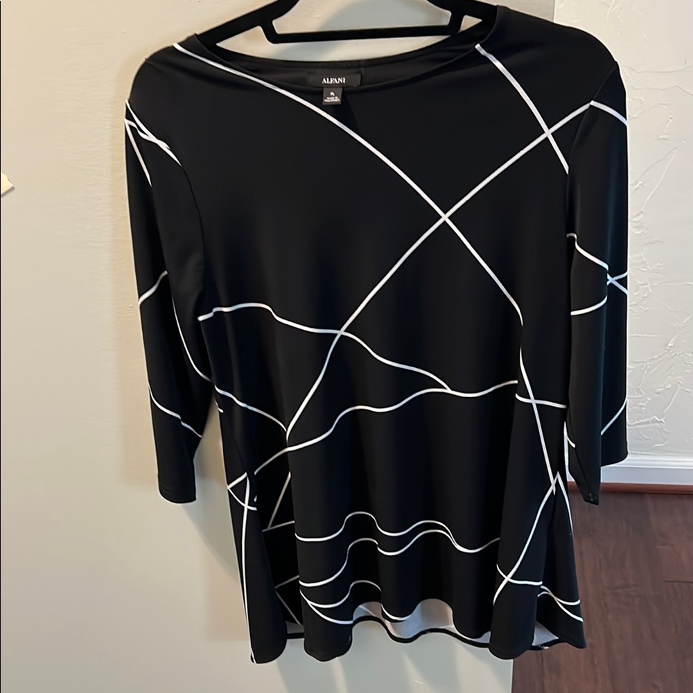 Alfani Black and White Graphic 3/4 Sleeve Blouse